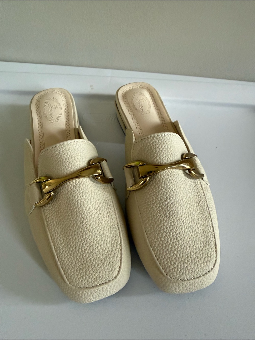 Cream Leather Slip-On Mules with Gold Chain Accent